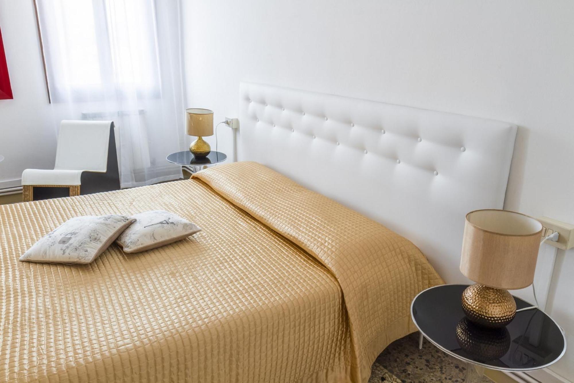 Accademia Charm Apartments By Wonderful Italy Venice Exterior photo