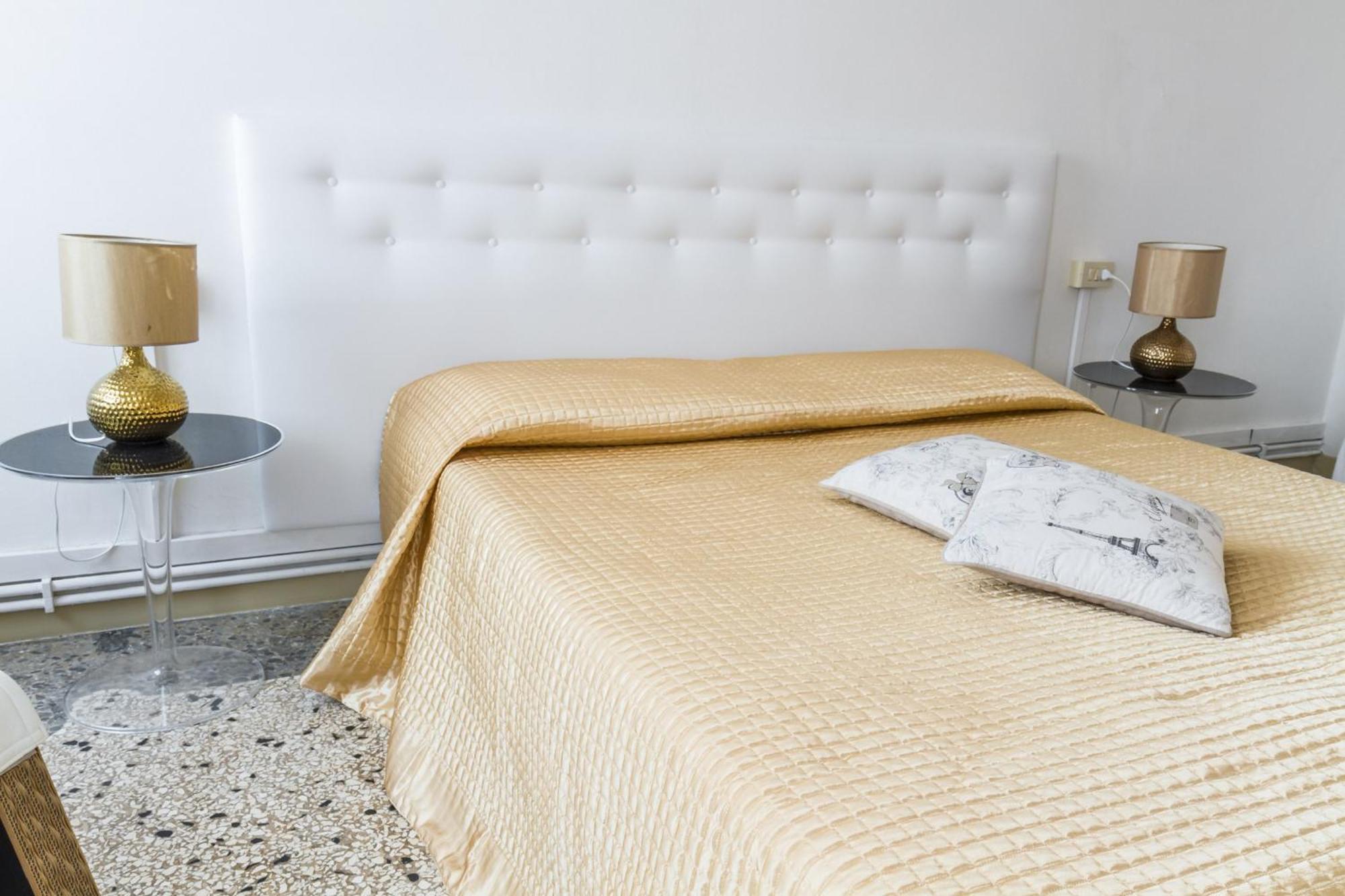 Accademia Charm Apartments By Wonderful Italy Venice Exterior photo